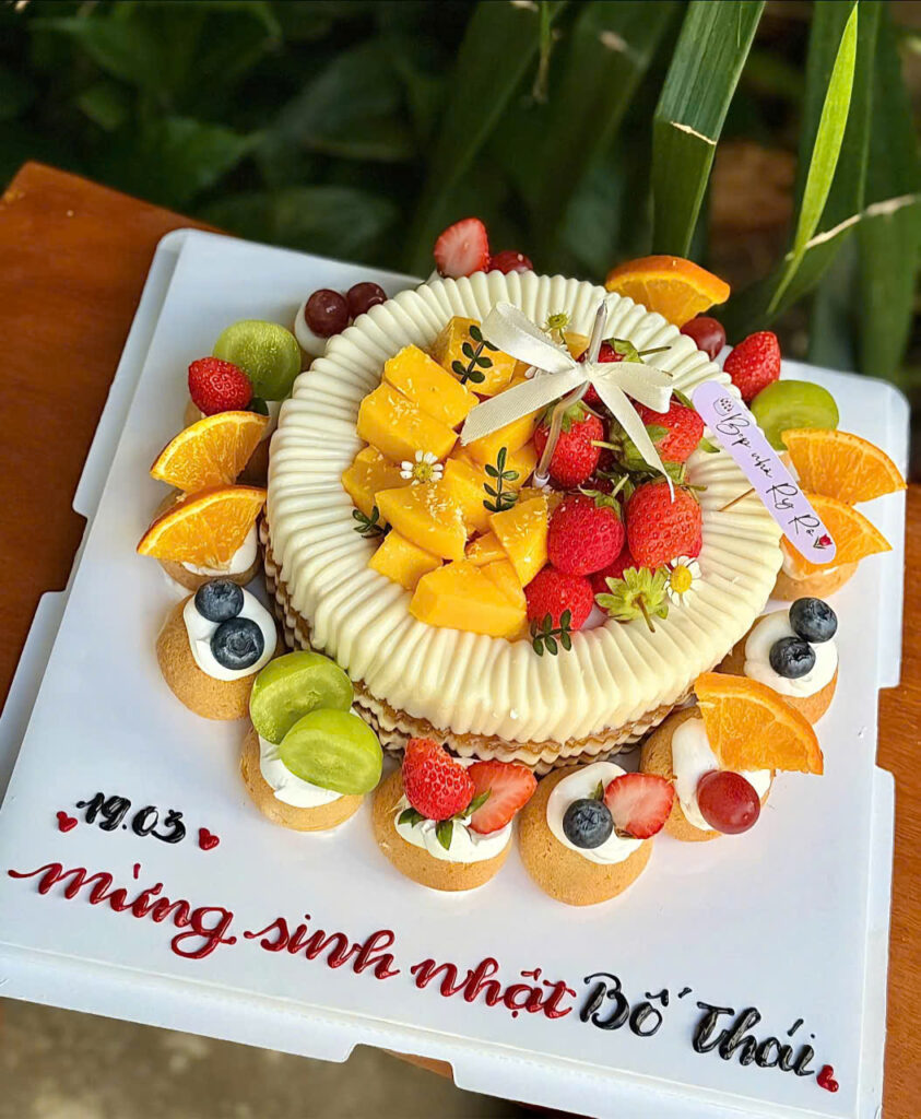 Bánh kem mix trái cây tươi 011
